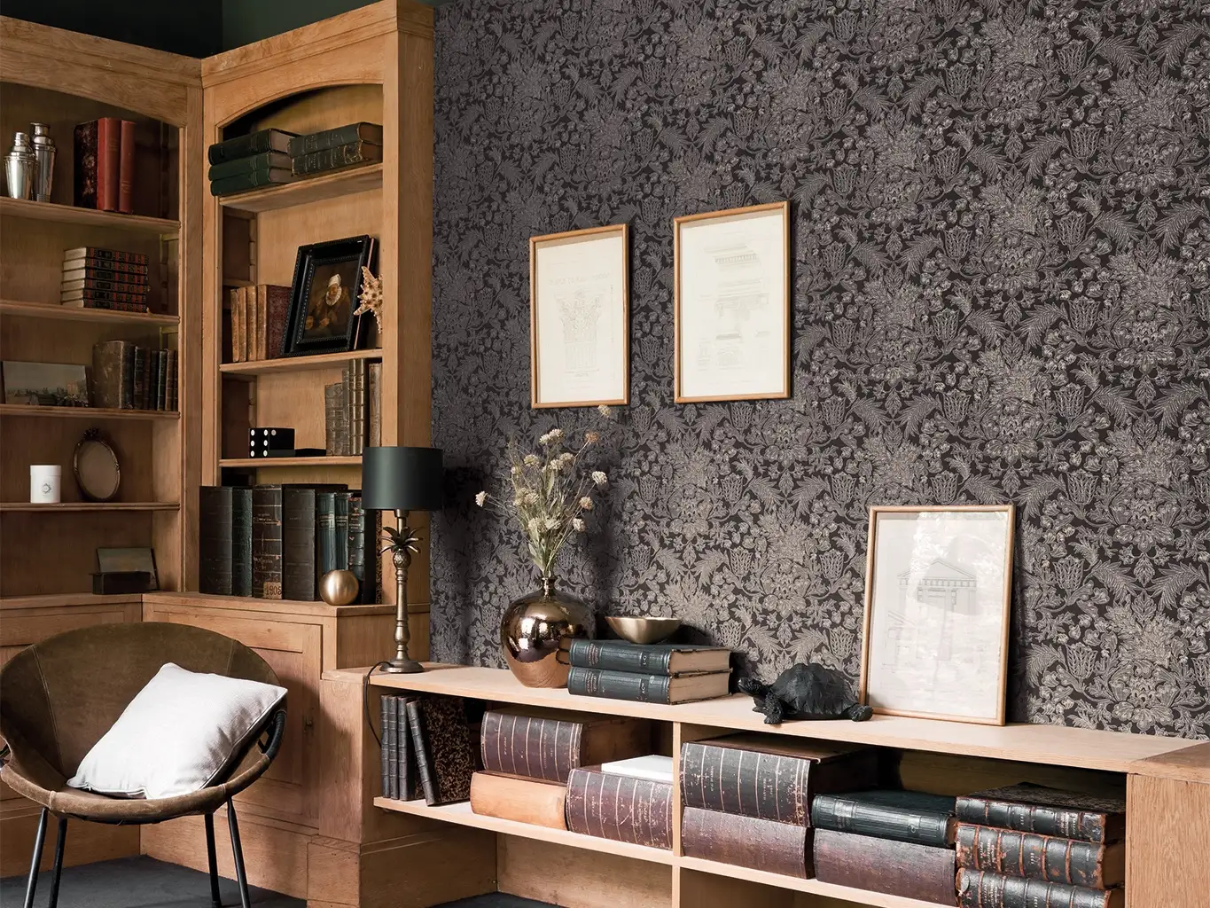 Raumbild Adorn, col. 02 - Ornamente Tapeten - Gold - Schwarz - Casadeco