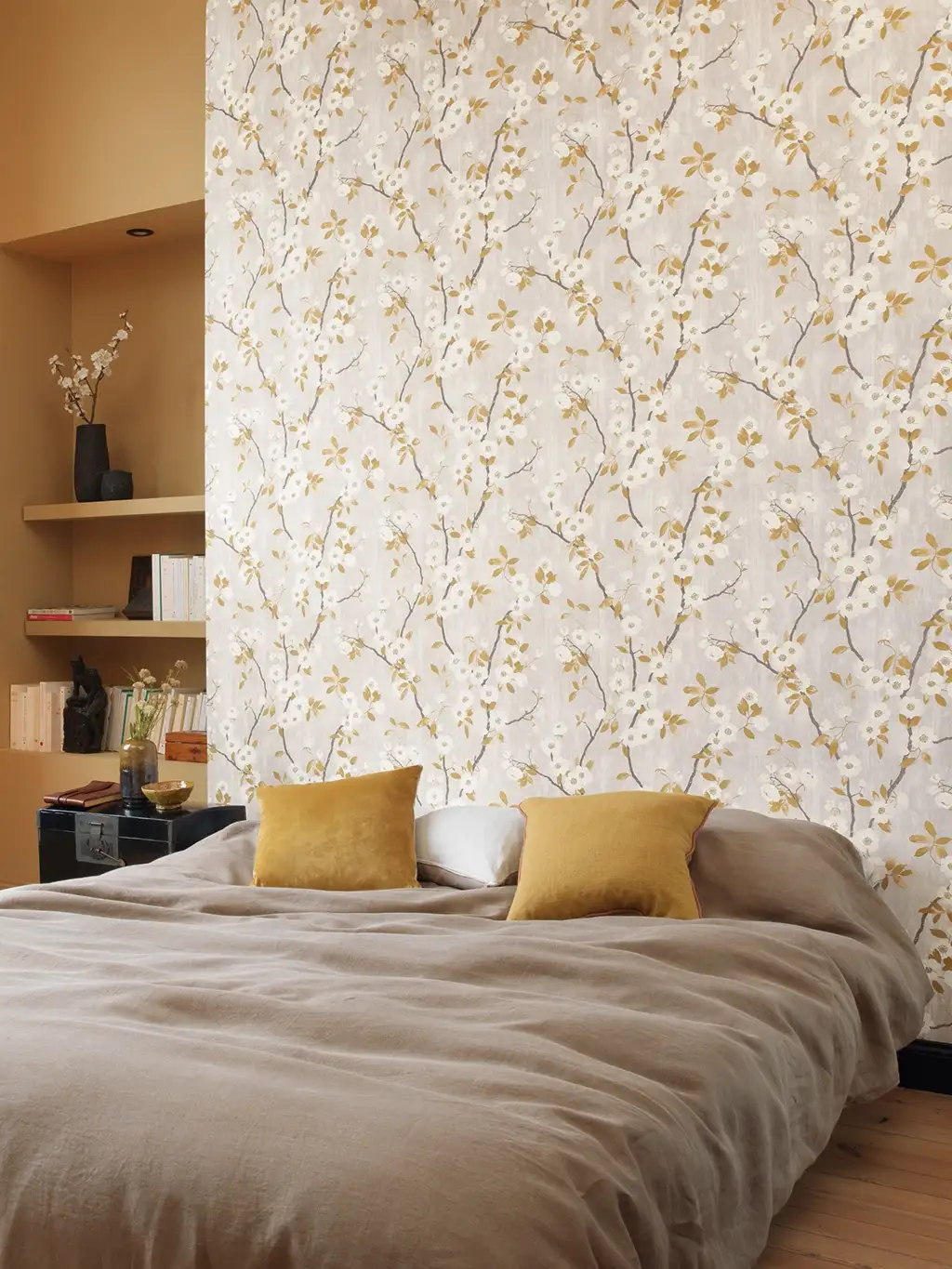 Raumbild Spring Flower, col. 07 - Blumen - Blätter - Tapeten mit Vogelmotiven - Tier Tapeten - Multicolor - Casadeco