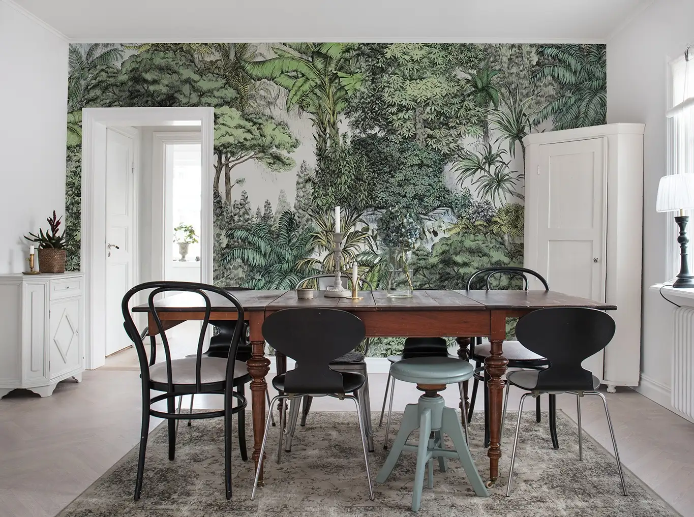 Raumbild Secret Garden, Lush - Blätter - Bäume - Anthrazit - Creme - Grün - Ocker - Rebel Walls