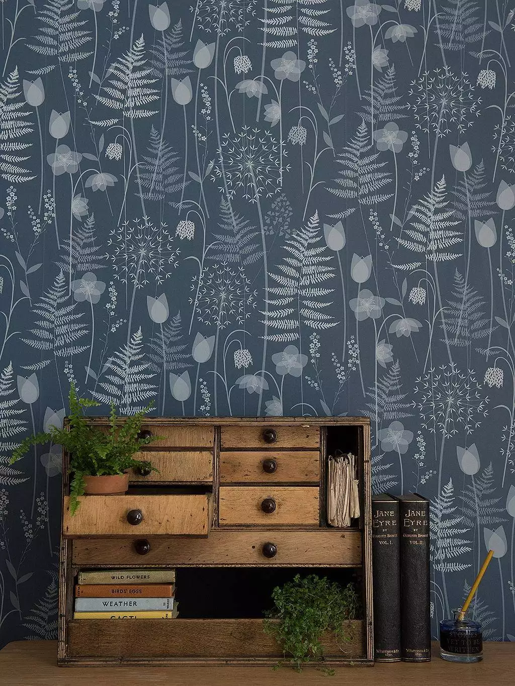 Charlottes Garden wallpaper in Inkwell