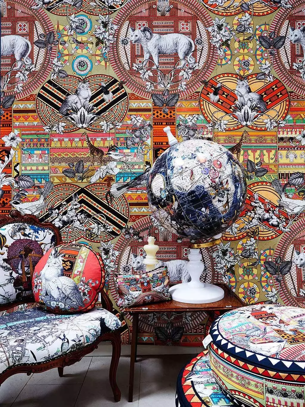 Aztec Snow - Blumen - Kreise - Tier Tapeten - Multicolor - Ocker - Kristjana S Williams