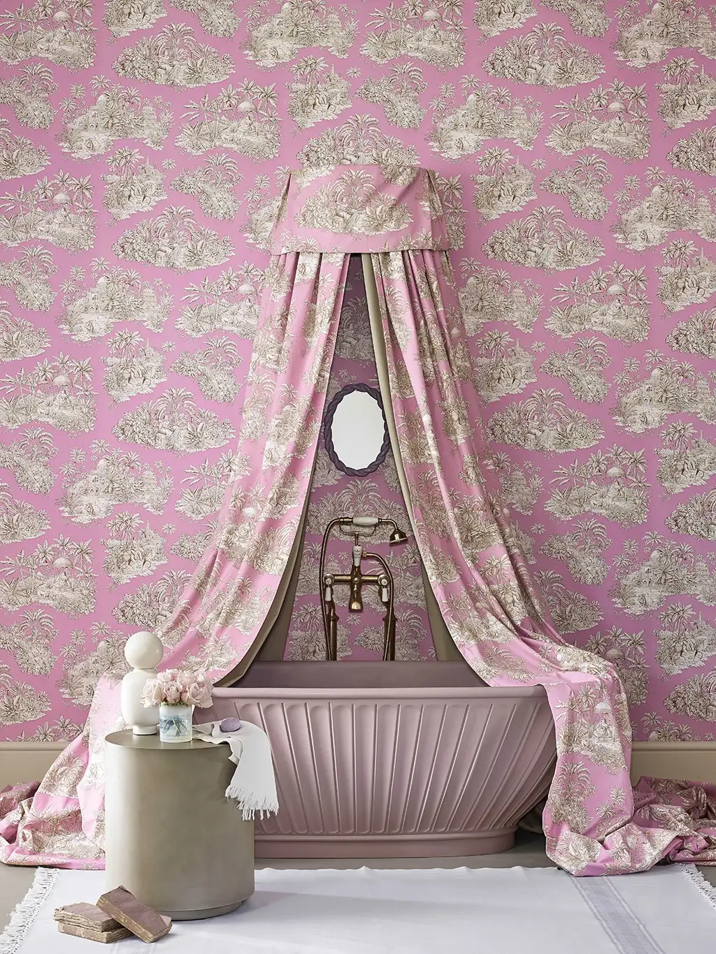 Raumbild Pondichery, lilas - Blumen - Blätter - Bäume - Figuren - Landschaft - Tier Tapeten - Toile de Jouy - Braun - Creme - Rosa - Manuel Canovas