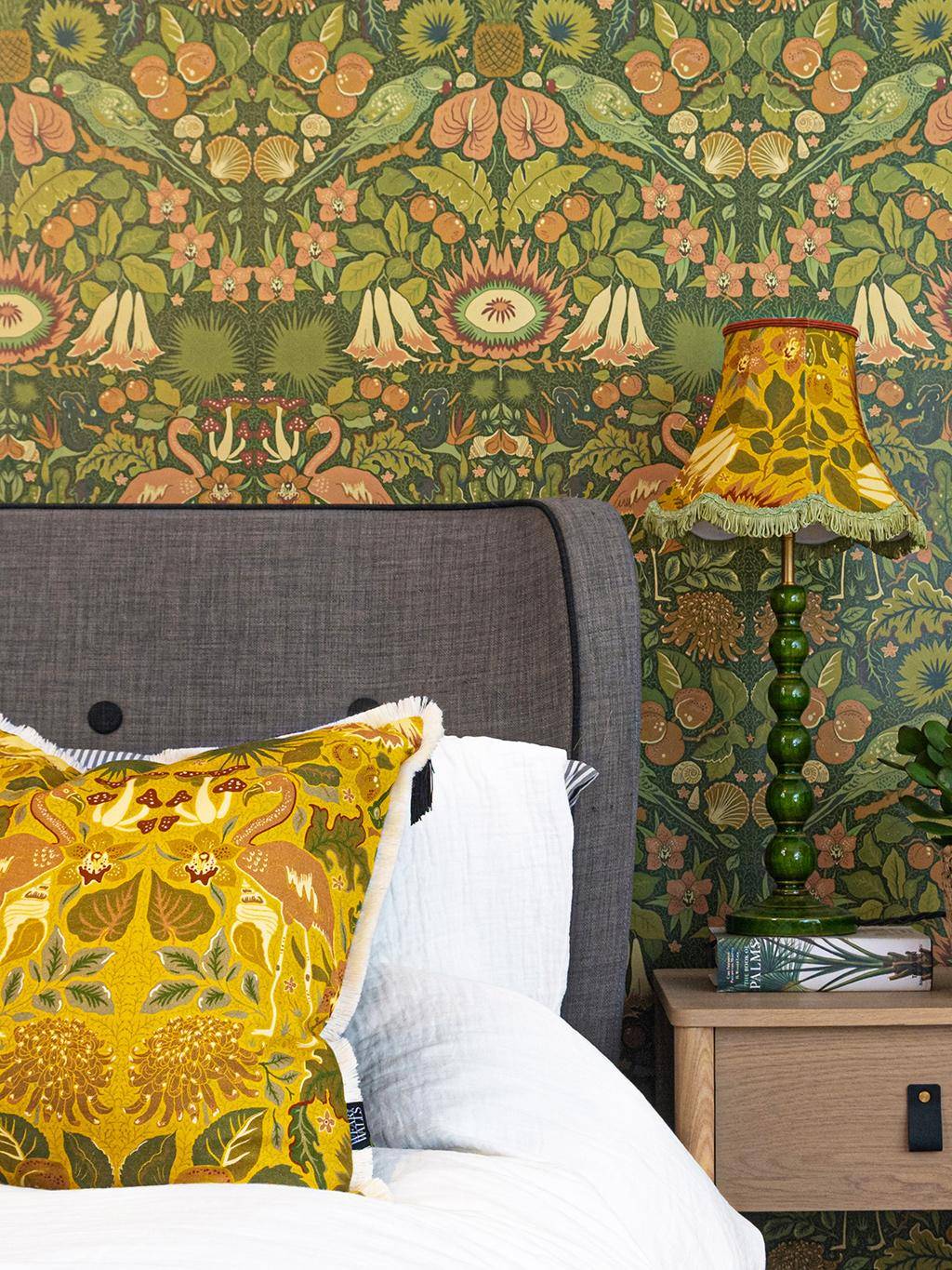 Oasis Wallpaper in Clover-Green - design