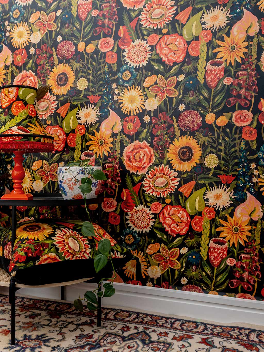 Utopia Wallpaper in Jet-Black - mohnblumen