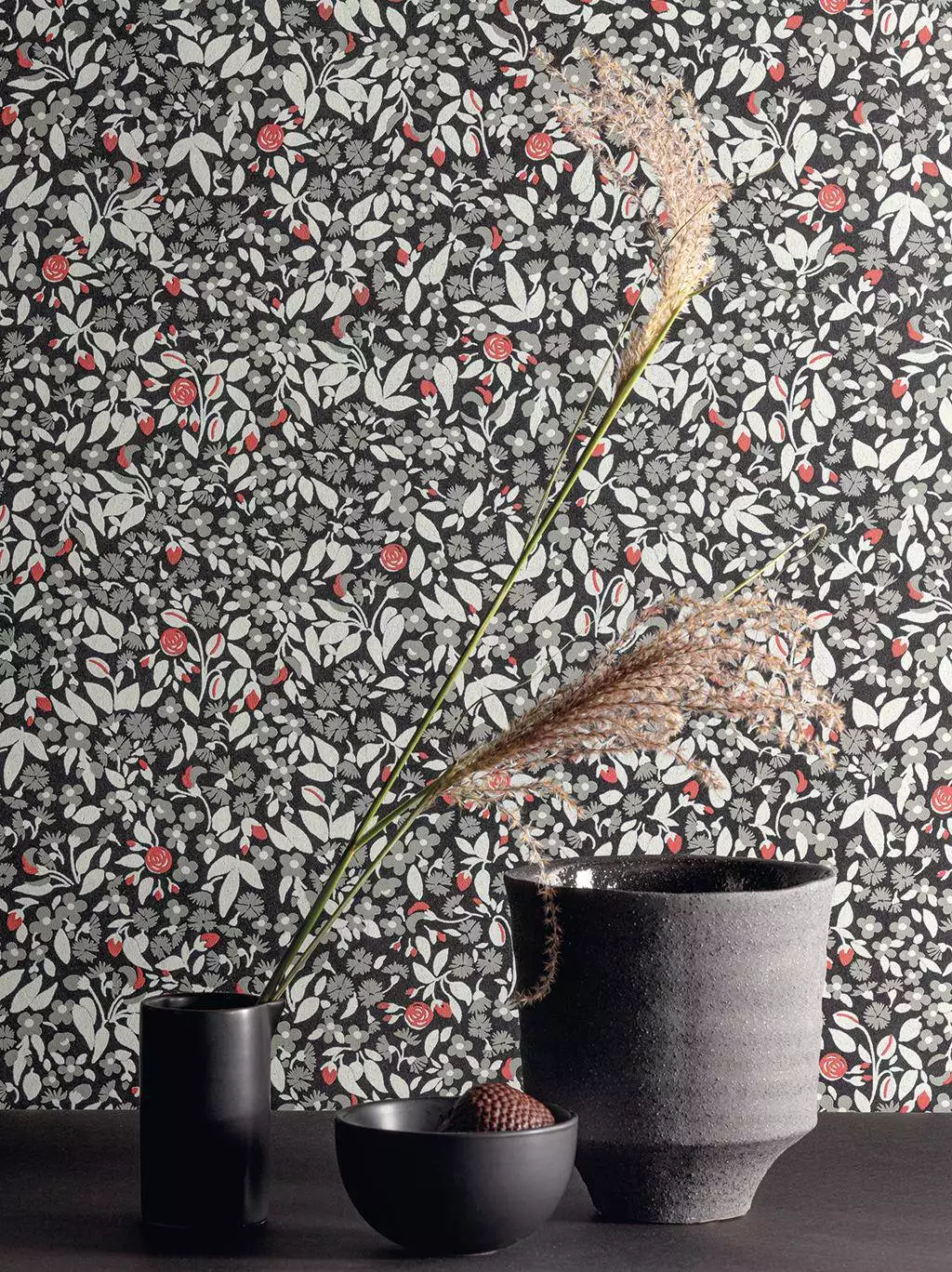 Olivia Wildflower, col. 02 - Blumen - Blätter - Florale Muster - Grau - Rot - Schwarz -