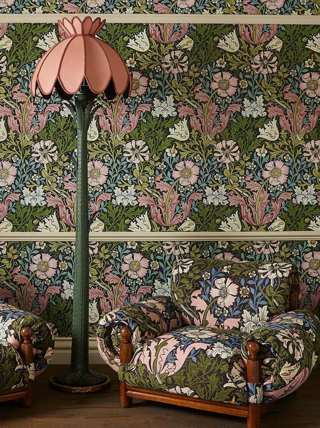 Compton Wallpaper - Onyx - Blumen - Blätter - Florale Muster - Früchte - Klassische Muster - Multicolor - House of Hackney
