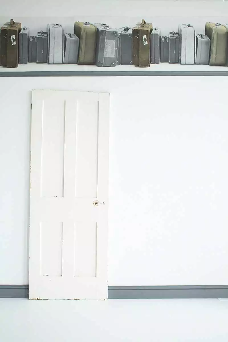 Suitcase Border, White
