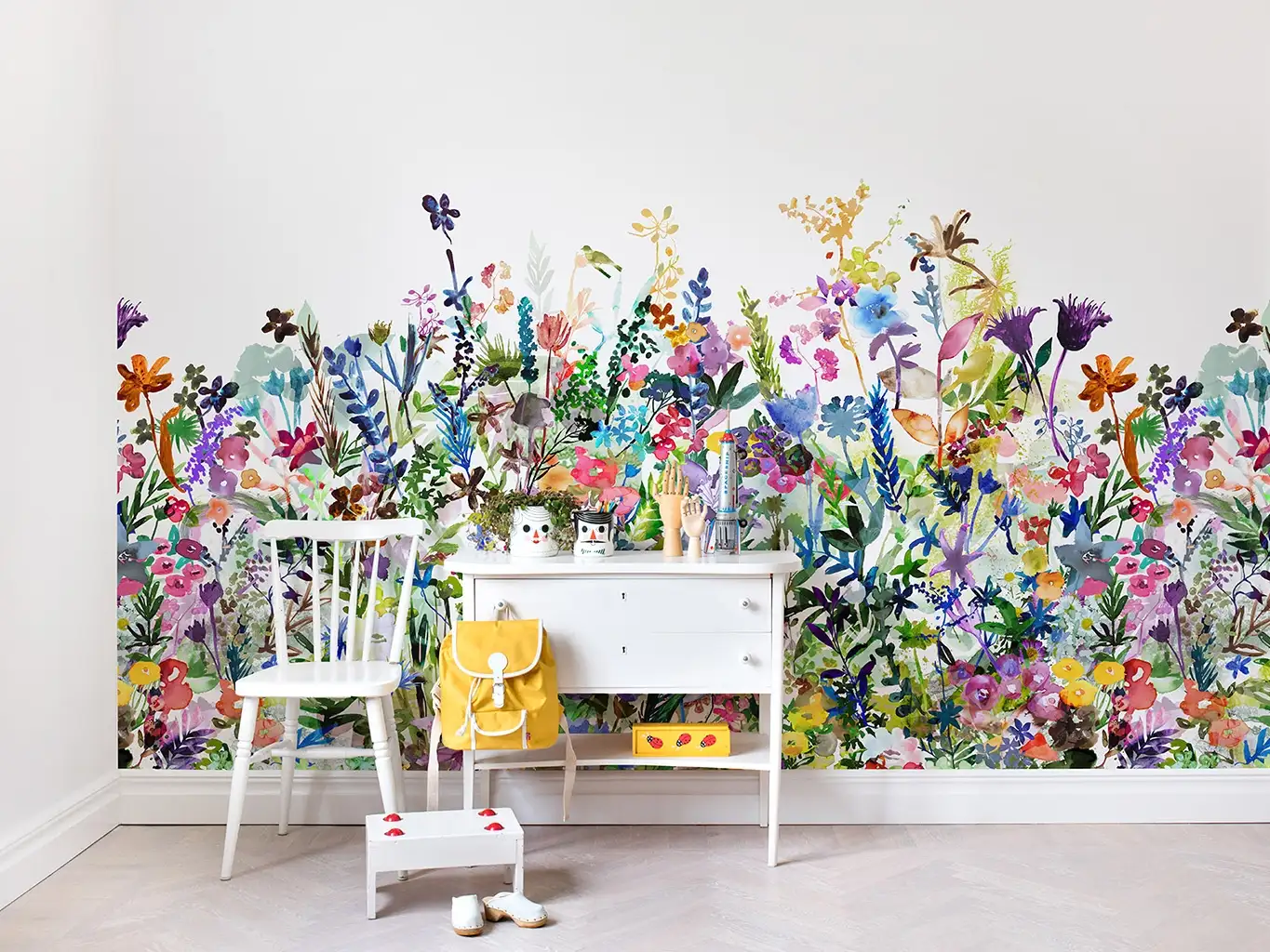 Raumbild Blumentapete May Meadow - Blumen - Blätter - Multicolor - Rebel Walls