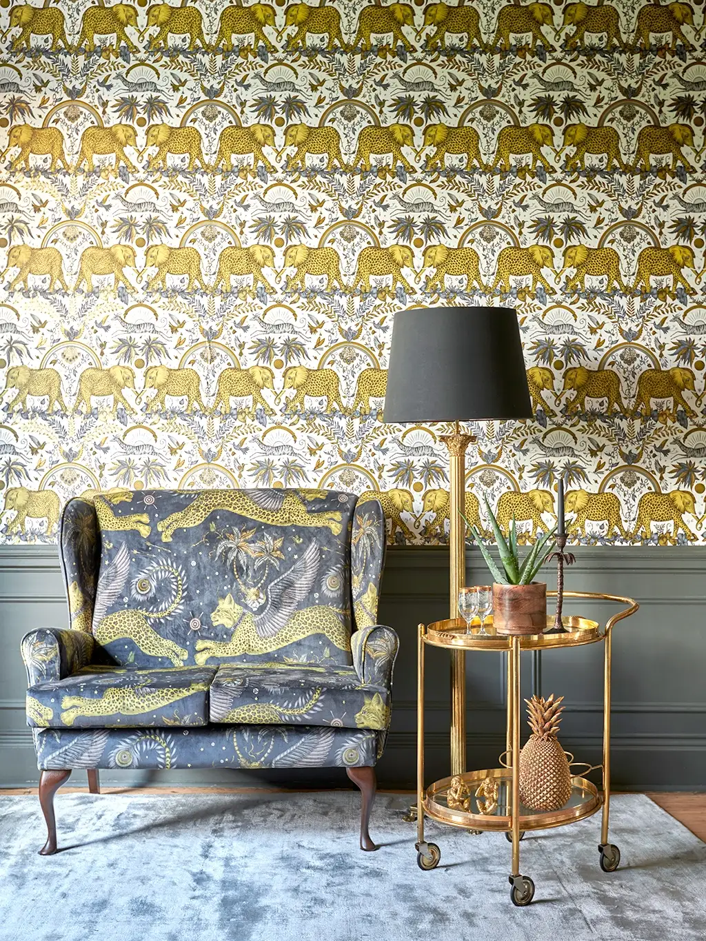 Raumbild Zambesi Gold, col. 02 - Blumen - Blätter - Bäume - Schmetterlinge - Tapeten mit Vogelmotiven - Tier Tapeten - Anthrazit - Gold - Weiß - Clarke & Clarke
