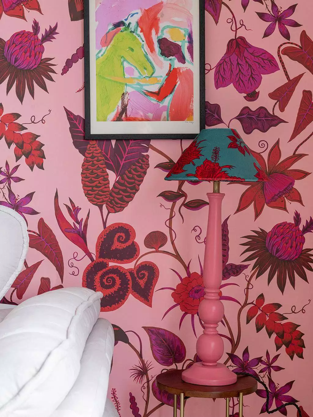 Vida Wallpaper in Rhodonite-Pink