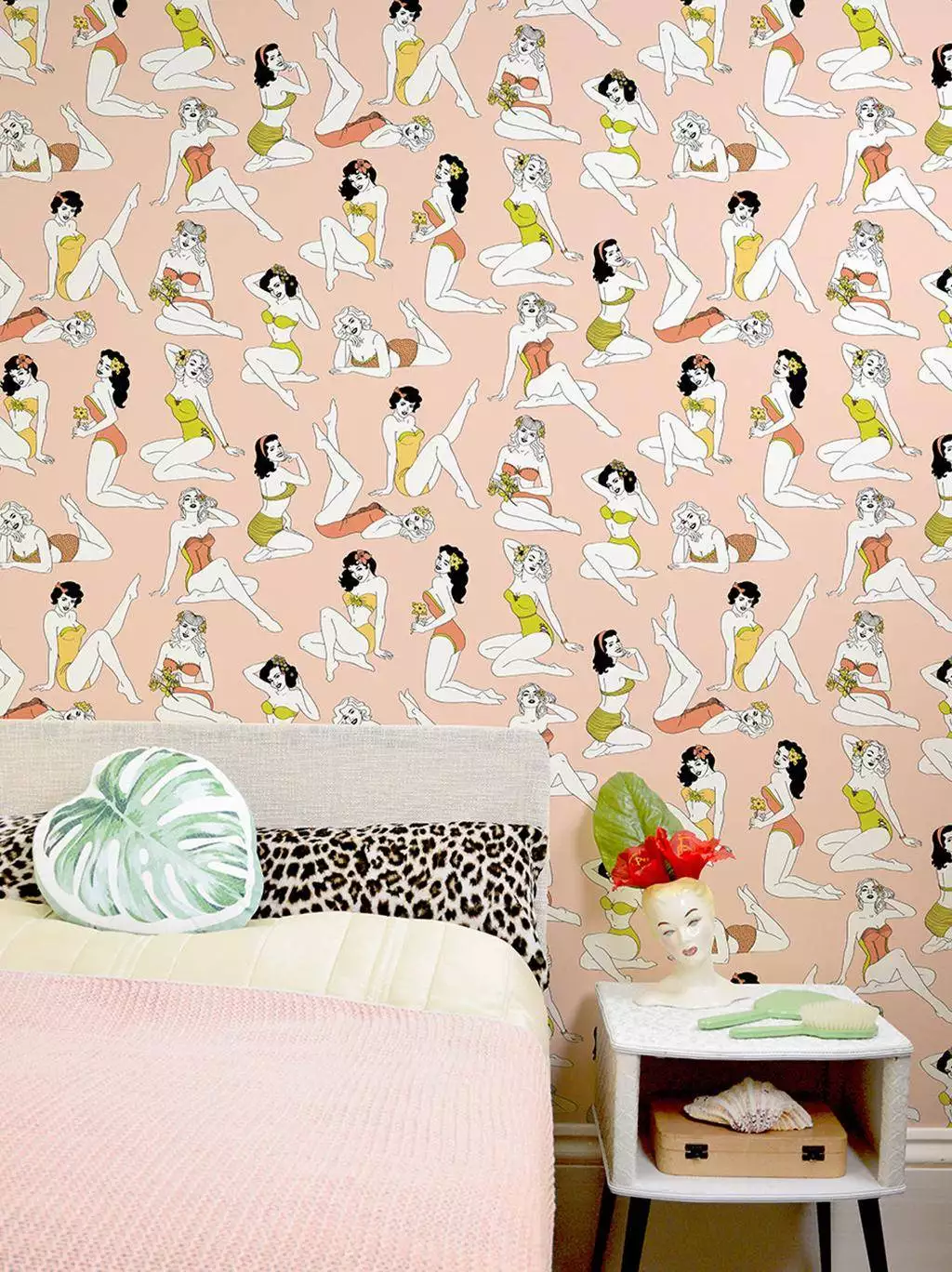Pin-Up Wallpaper, peachy keen