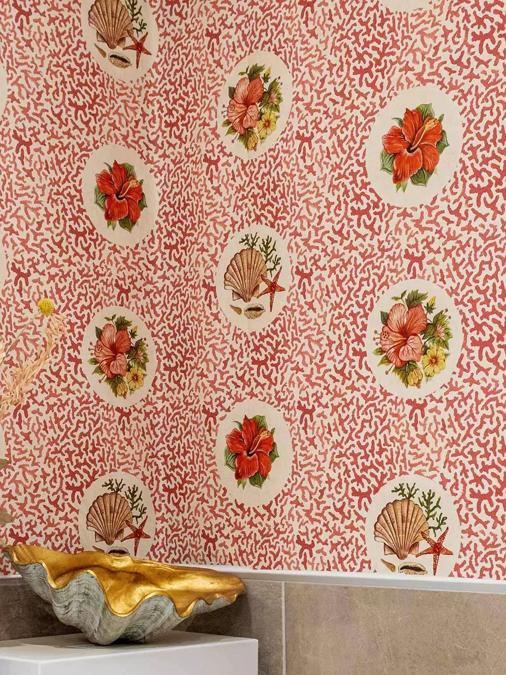 Treath Wallpaper in Coral