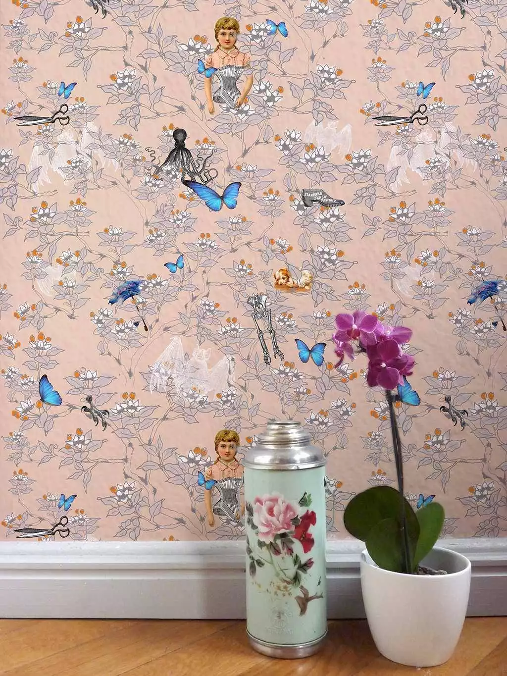 Skeletons in the Closet, col.01 - Blumen - Blätter - Figuren - Gegenstände - Tier Tapeten - Blau - Grau - Orange - Rosa - Weiß - Elli Popp