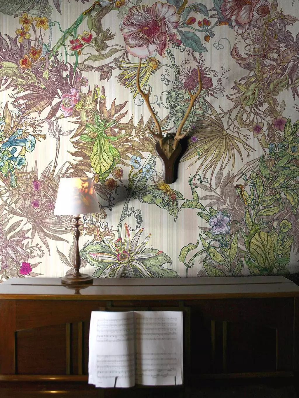 Opera Botanica Superwide Wallpaper - Blumen - Blätter - Florale Muster - Multicolor - Timorous Beasties