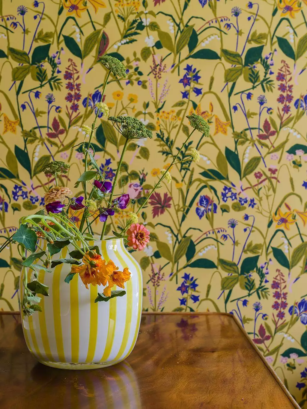 Ros och Lilja, col. 63 - Blumen - Blätter - Florale Muster - Gelb - Multicolor - Borastapeter