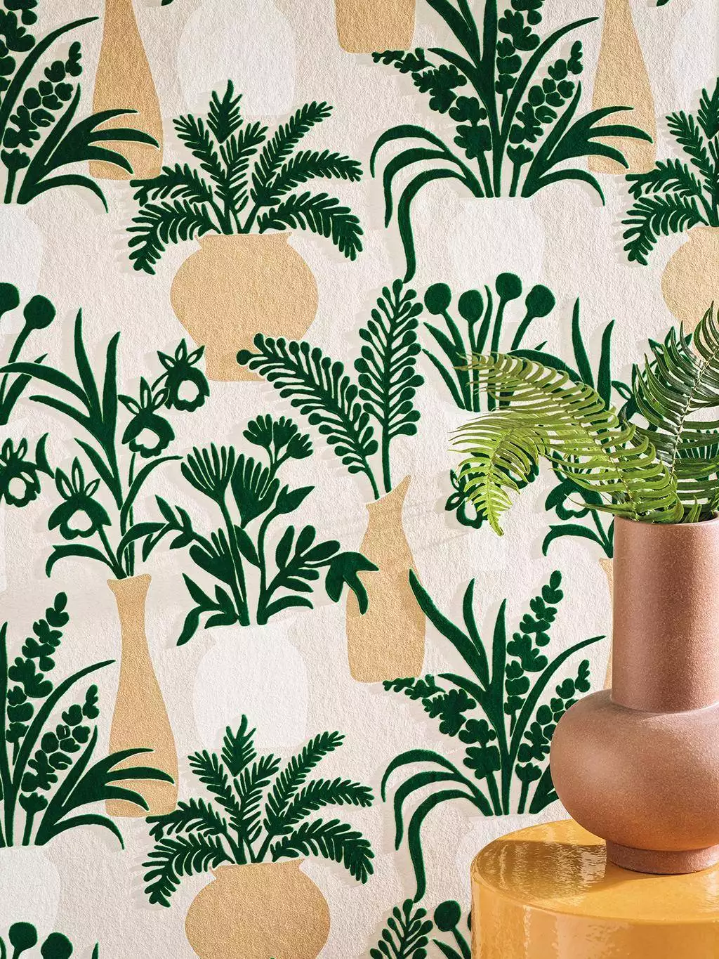 Amphora, col. 01 - Blätter - Florale Muster - Gegenstände - Moderne Muster - Creme - Gold - Grün - Weiß - Osborne & Little