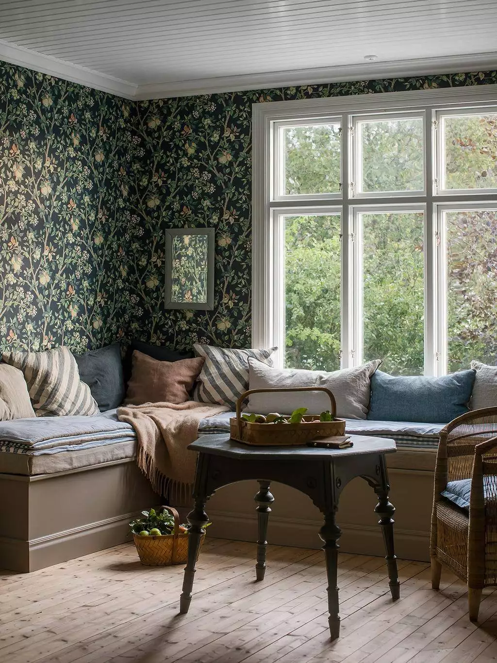 Ingrid Maria, col. 1 - Blumen - Blätter - Früchte - Äste - Braun - Creme - Grün - Ocker - Schwarz - Borastapeter