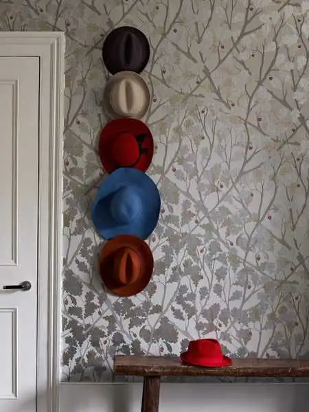 Kendrick, col.01 - Blätter - Äste - Anthrazit - Grau - Rot - Silber - Osborne & Little