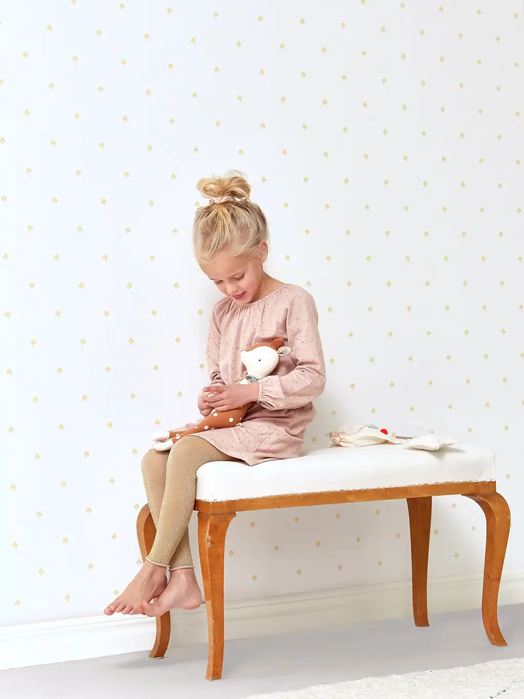 Raumbild Holly, gold:cream white - Blumen - Gold - Weiß - Majvillan AB