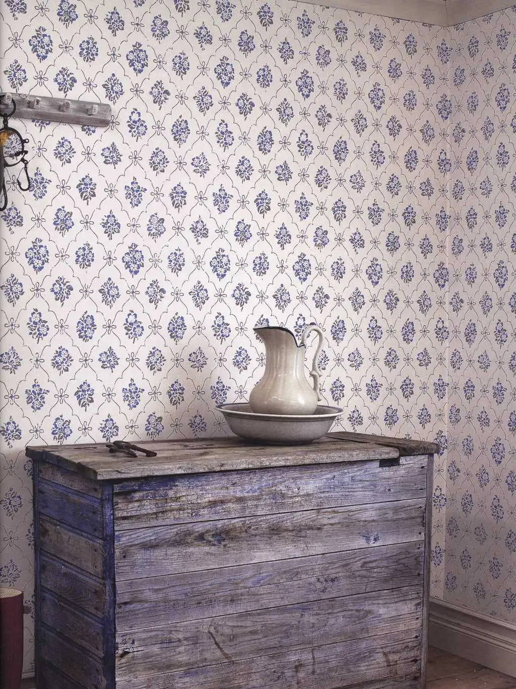 Raumbild Lovis - Blumen - Rauten - Anthrazit - Blau - Grau - Weiß - Emil Rotter