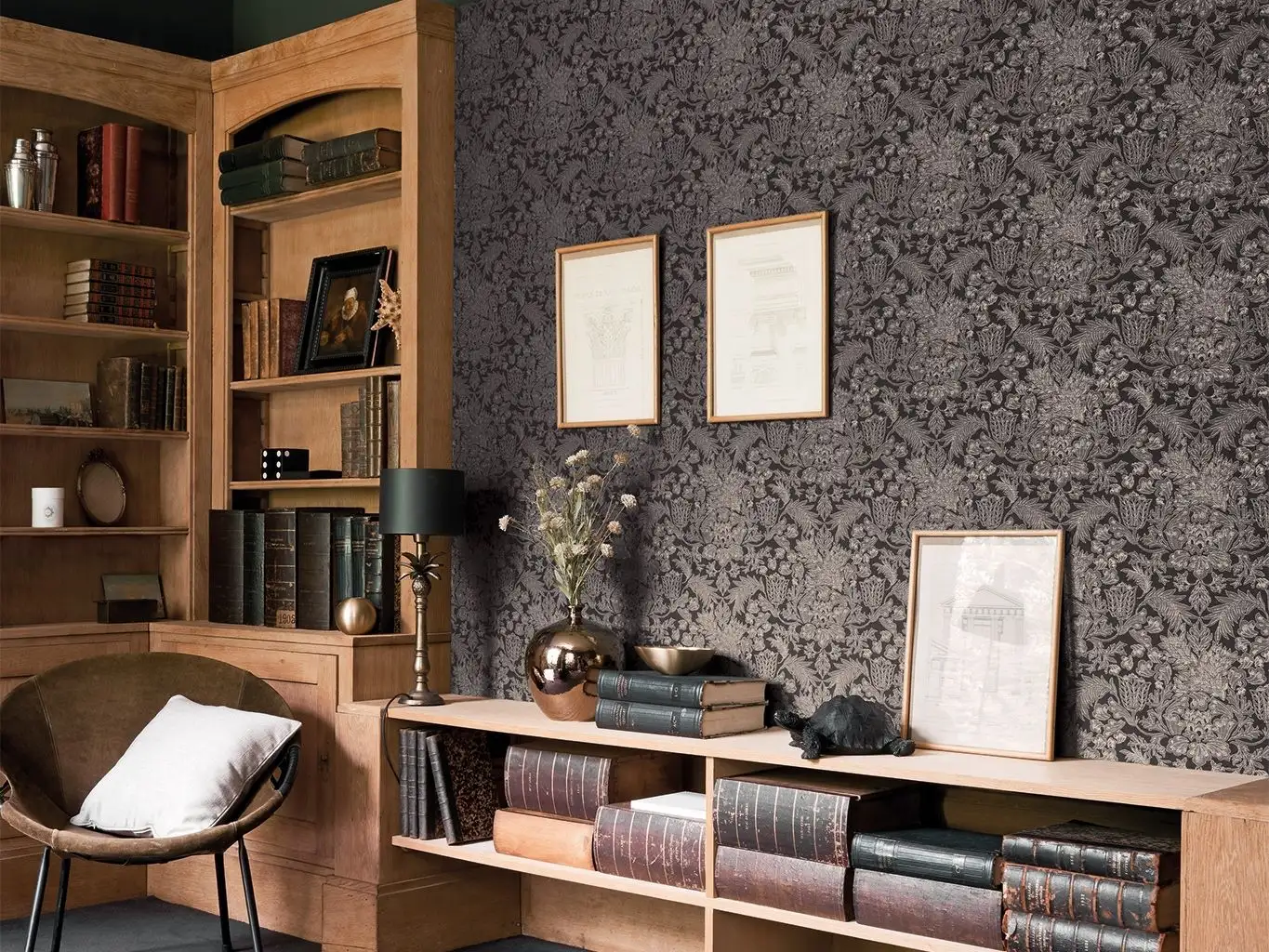 Adorn, col. 02 - Ornamente Tapeten - Gold - Schwarz - Casadeco