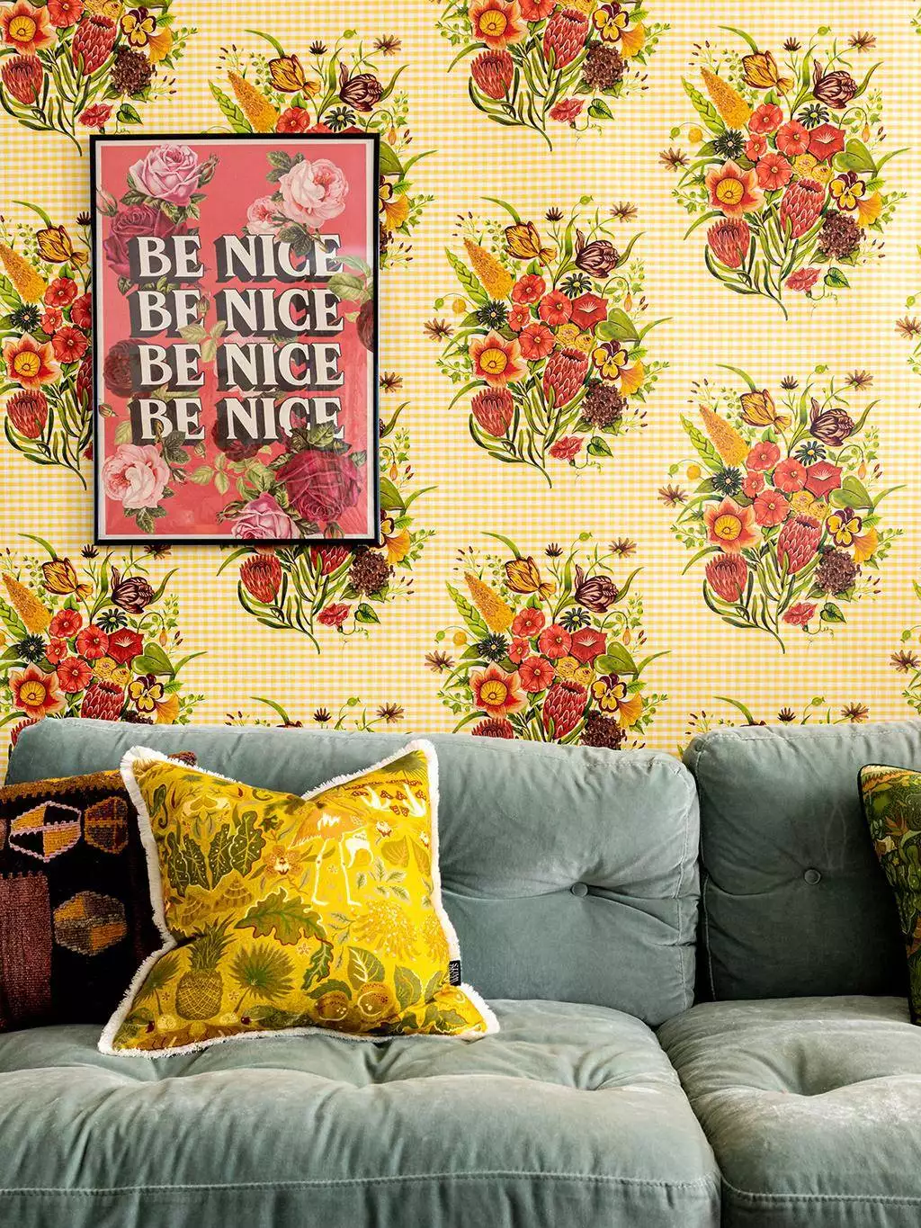 Posy Wallpaper in Xanthe-Yellow Gingham - Blumen - Blätter - Multicolor - Wear the walls