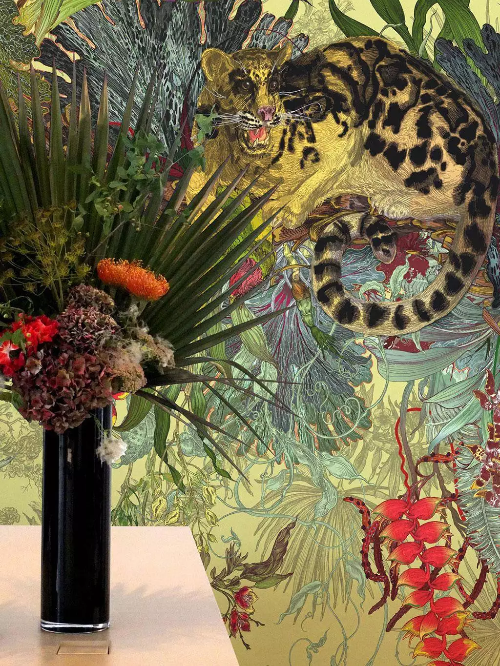 Tropical Clouded Leopard Superwide Wallpaper, Light Lime - Blätter - Bäume - Exotische Tapeten - Fauna - Tier Tapeten - Tiere - Wald - Multicolor - Timorous Beasties