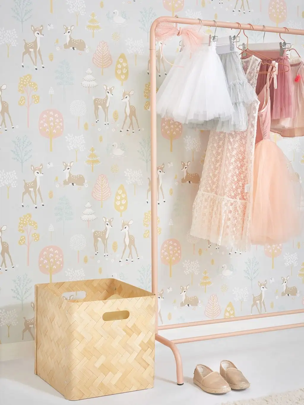 Golden woods, soft grey - Bäume - Tier Tapeten - Braun - Grau - Ocker - Rosa - Türkis - Weiß - Majvillan AB