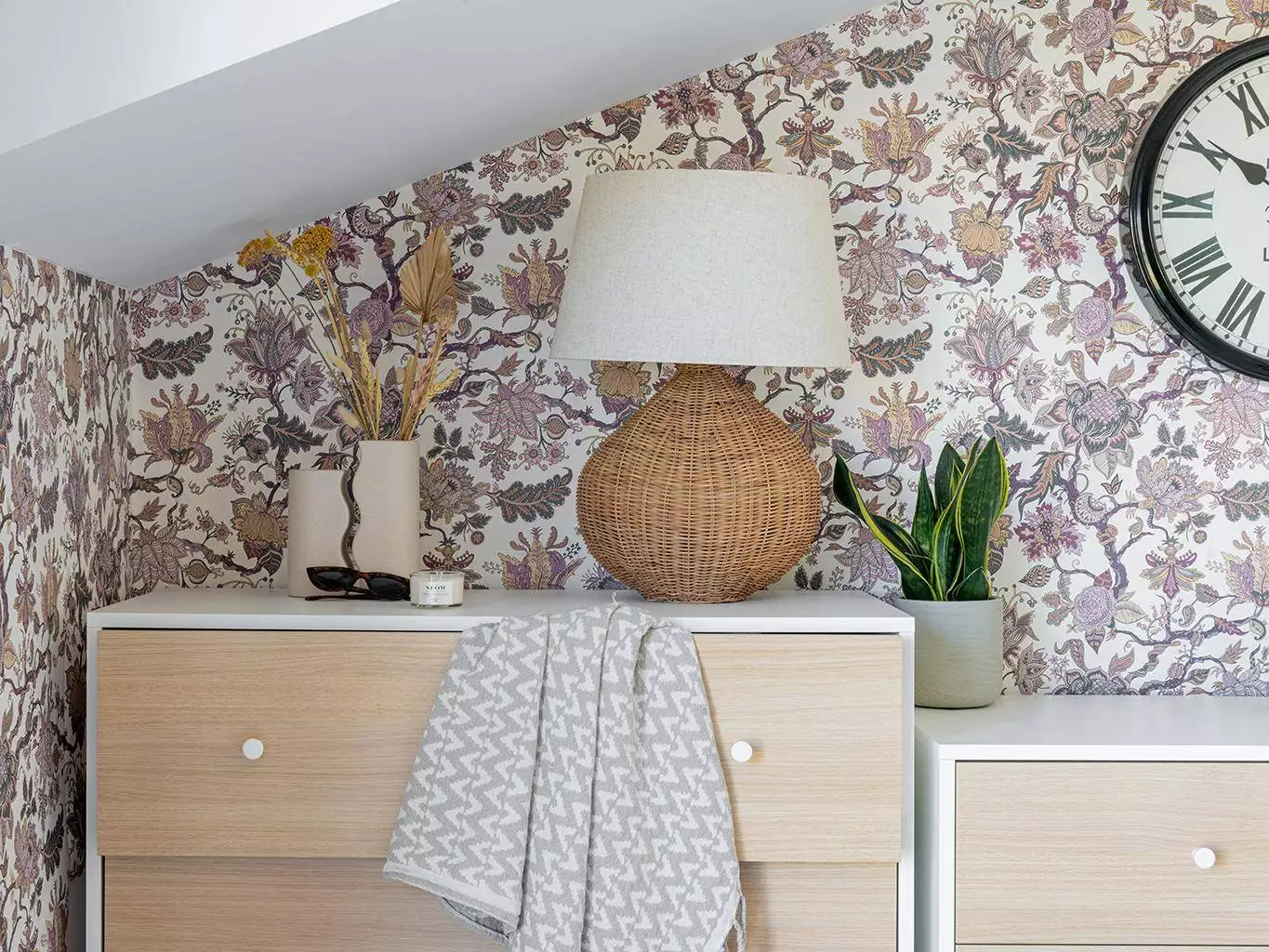 Eden Wallpaper in Mulberry Eden Wallpaper in Mulberry