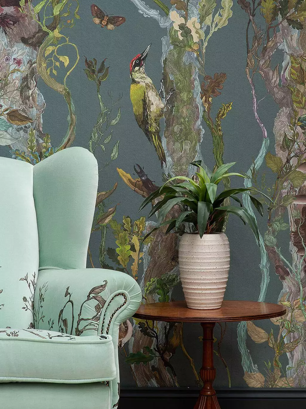 Indie Wood Wallpaper - Blumen - Blätter - Fauna - Florale Muster - Tiere - Vögel - Multicolor - Timorous Beasties