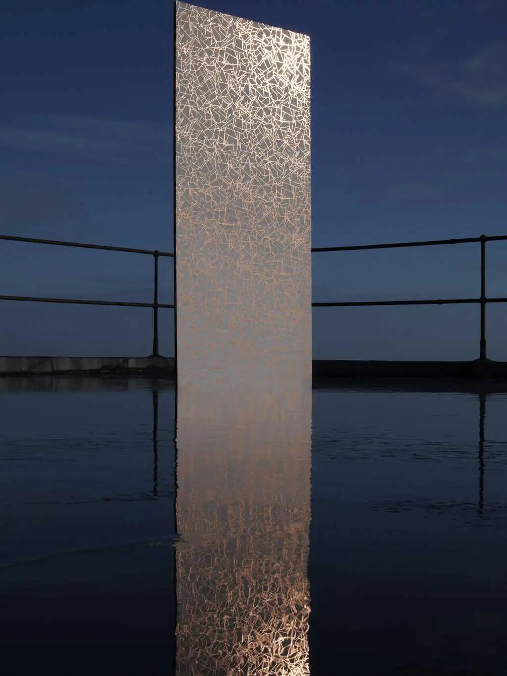 Angles, col.05 - Ornamente Tapeten - Gold - Schwarz - Erica Wakerly