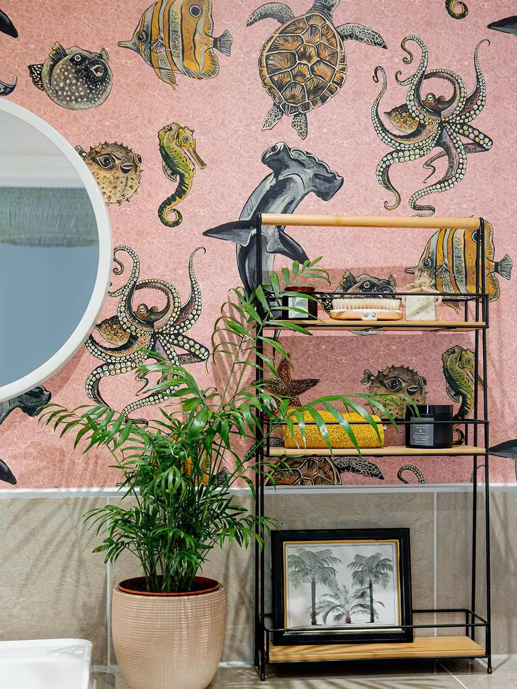 Thalassophile Wallpaper in Blush-Pink - Fauna - Fische - Meer - Nautic - Tiere - Wear the walls