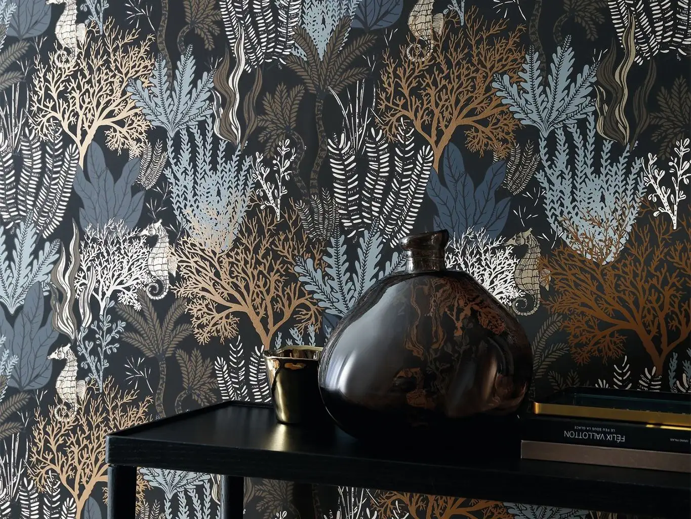 Posidonie col. 6 - Blätter - Tier Tapeten - Blau - Bronze - Gold - Schwarz - Weiß - Casamance