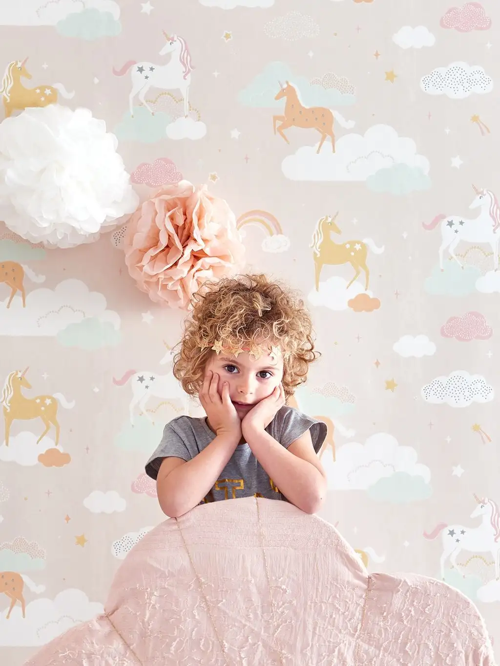 Rainbow treasure, lovely pastel pink - Regenbogen - Sterne - Tier Tapeten - Wolken - Hellgrün - Ocker - Rosa - Weiß - Majvillan AB