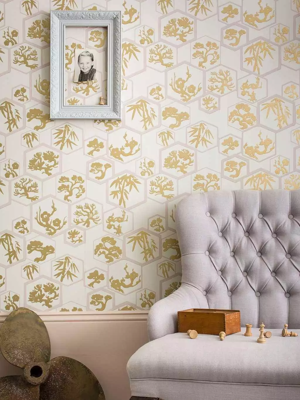 Shouchikubai, col.02 - Blätter - Ornamente Tapeten - Creme - Gold - Hellbraun - Farrow & Ball