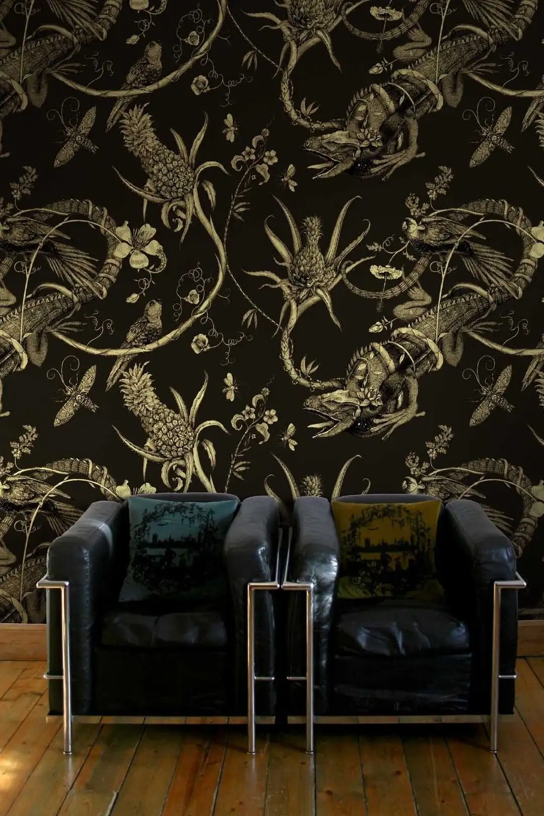 Iguana, bronze&gold on brown - Tier Tapeten - Schwarz - Timorous Beasties