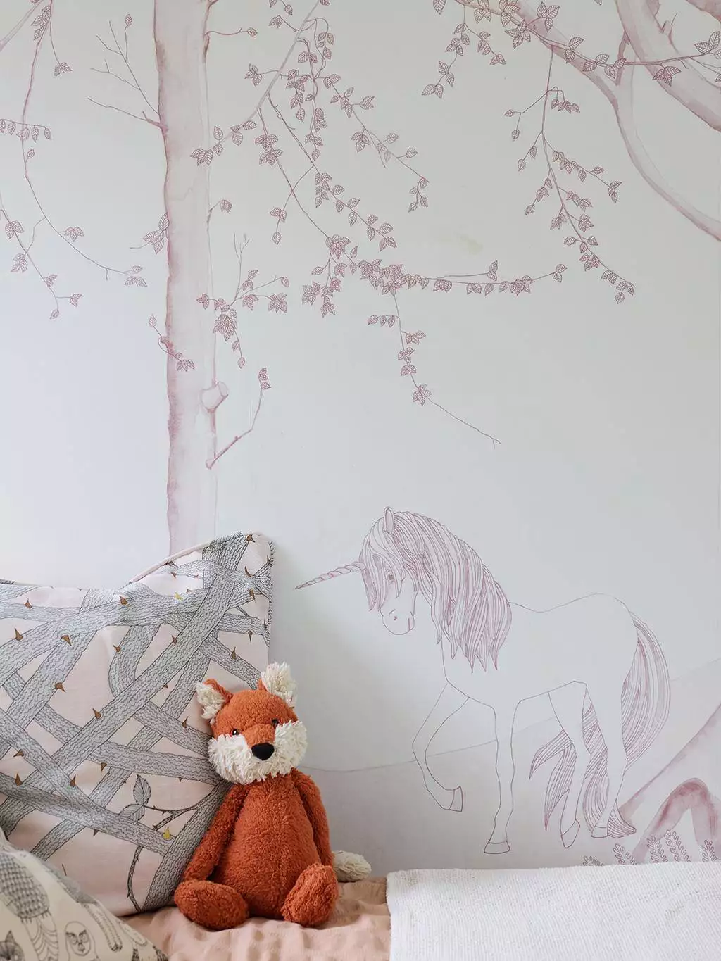 Legend, dusty rose - Bäume - Florale Muster - FotoTapeten - Märchen - Wald - Creme - Rosa - Abigail Edwards