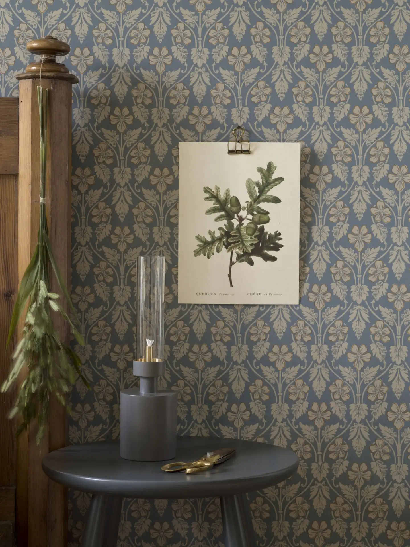 Nora, col. 5 - Blumen - Blätter - Jugendstil - Rauten - Blau - Creme - Ocker - Borastapeter