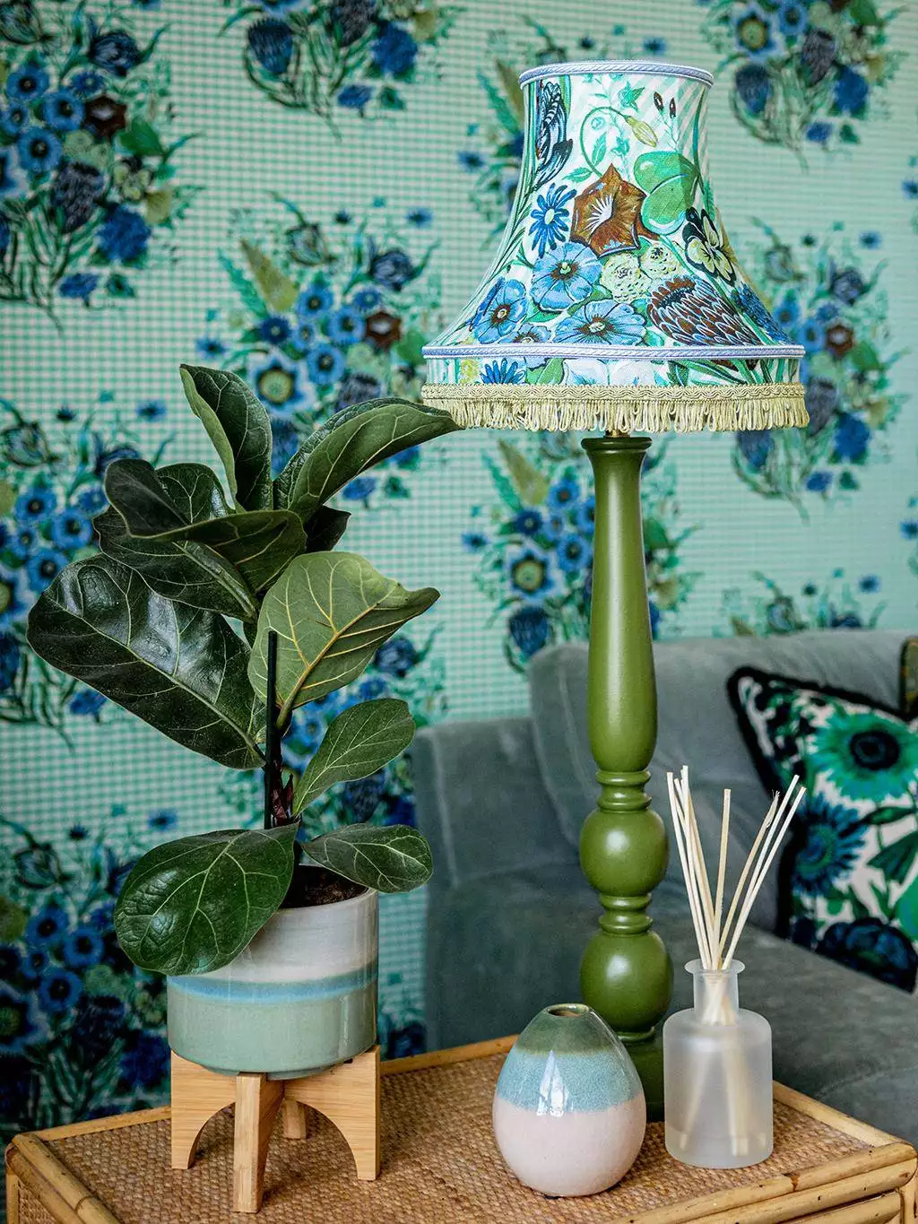 Posy Wallpaper in Aqua-Blue Posy Wallpaper in Aqua-Blue