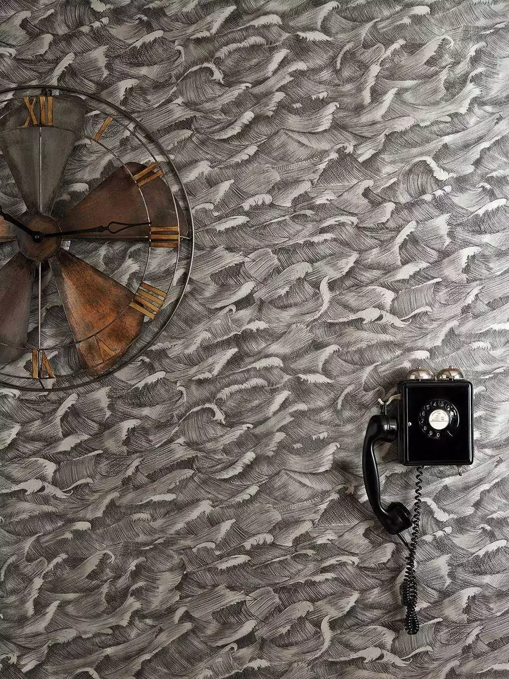 Columbus, col. 06 - Nautic - Wellen - Schwarz - Silber! - Cole & Son