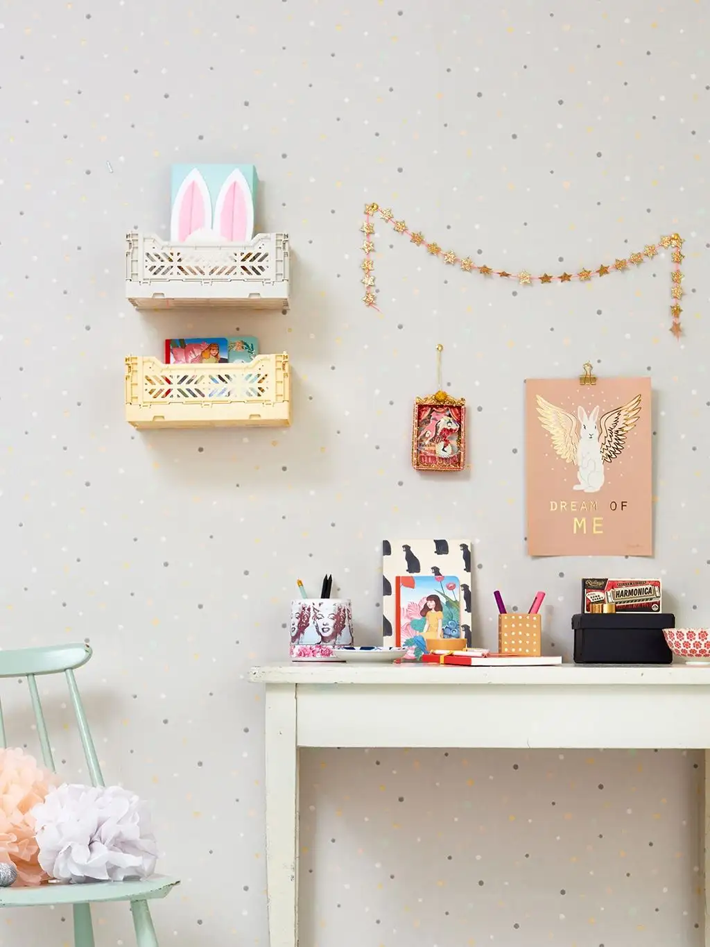 Stardust. soft grey/gold - Punkte Tapeten - Anthrazit - Gold - Grau - Grün - Rosa - Weiß - Majvillan AB