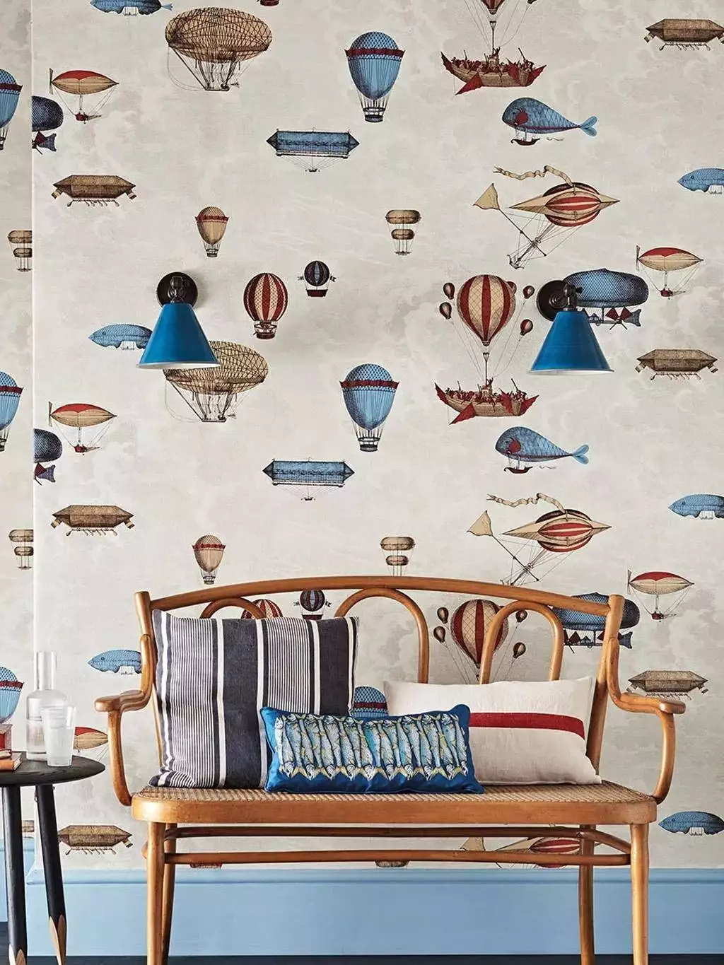 Macchine Volanti, col. 20 - Ballons - Flugzeuge - Wolken - Blau - Creme - Gold - Rot - Cole & Son