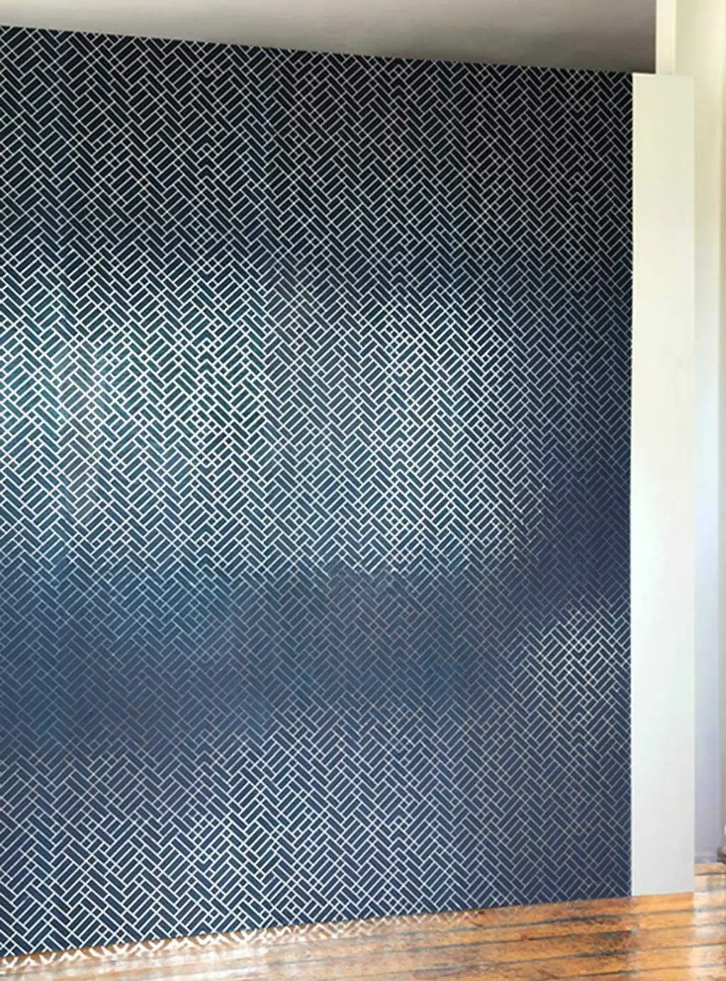 Tapet Cafe Tile, navy - Quadrate/Rechtecke - Blau - Silber - Erica Wakerly