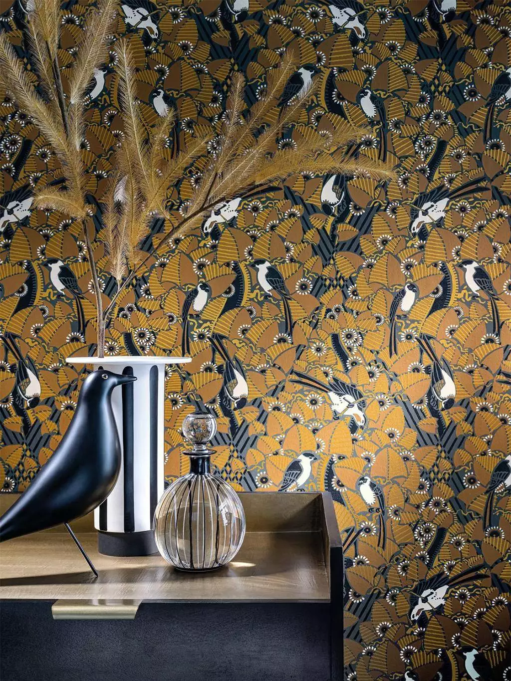 Mayoliques, col. 04 - Blumen - Blätter - Tapeten mit Vogelmotiven - Tier Tapeten - Anthrazit - Gold - Ocker - Weiß - Casamance