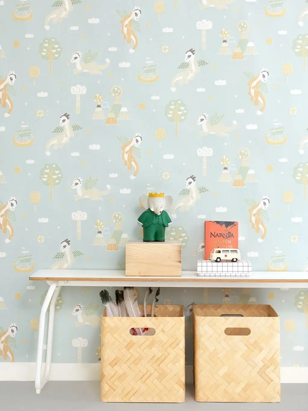 Magical adventure, dusty blue - Berge - Bäume - Tier Tapeten - Hellblau - Hellgrün - Ocker - Orange - Weiß - Majvillan AB