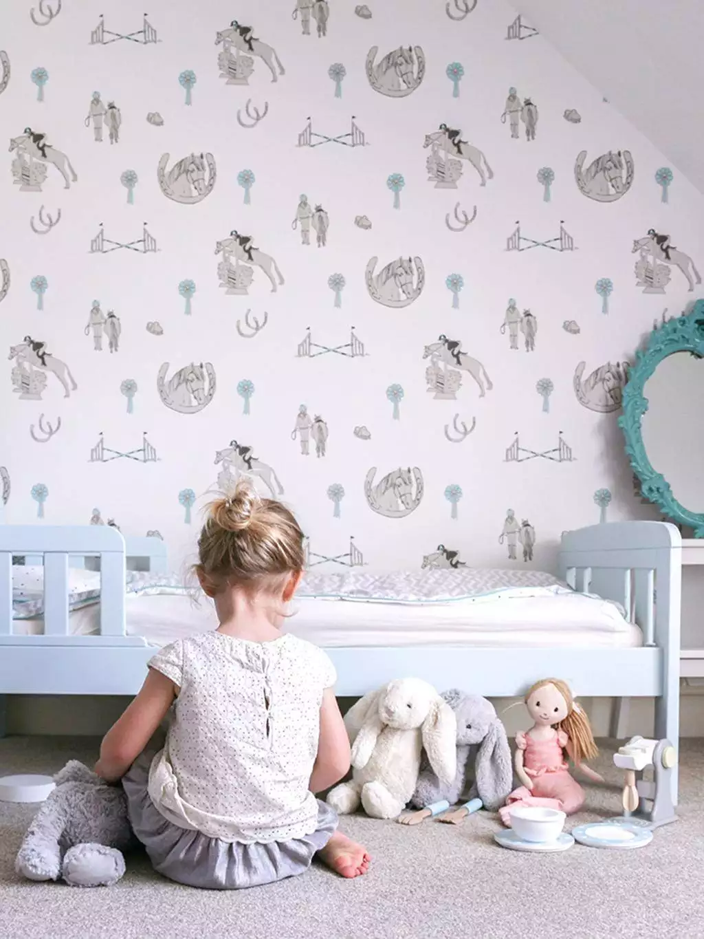 Horse Tales, White, Turquoise and Grey - Tier Tapeten - Tiere - Anthrazit - Creme - Hellblau - Katie Bourne