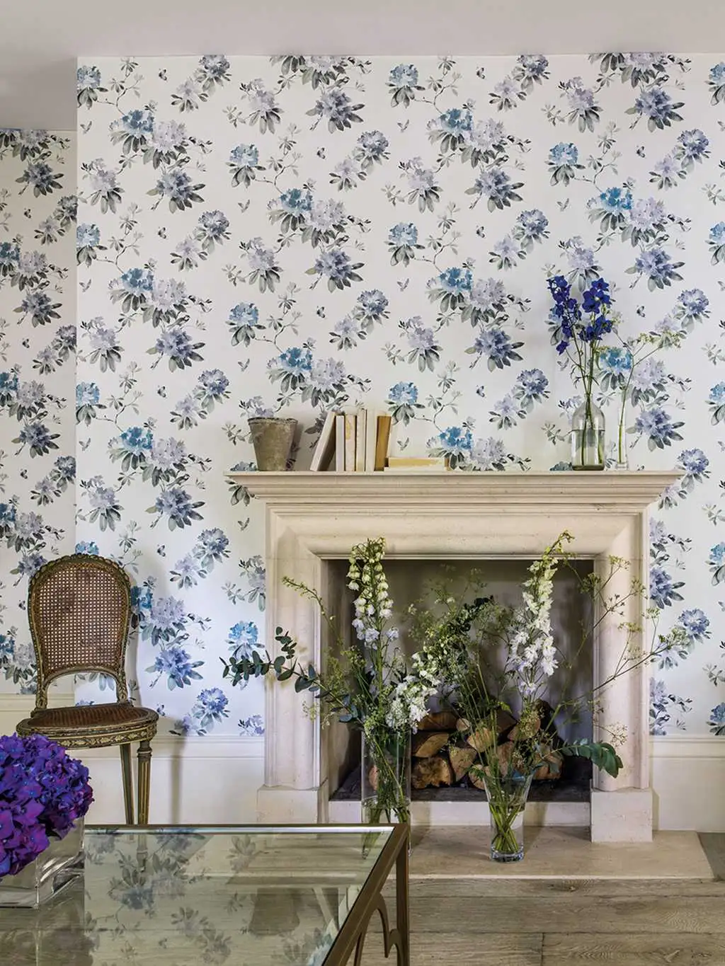 Rhodera, col.06 - Blumen - Blau - Creme - Flieder - Grau - Perlmutt - Sanderson 