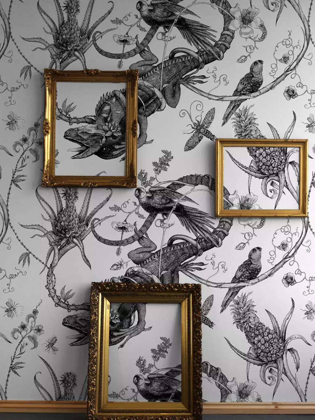 Iguana, col. 01 - Opulenz - Tier Tapeten - Tiere - Creme - Schwarz - Timorous Beasties