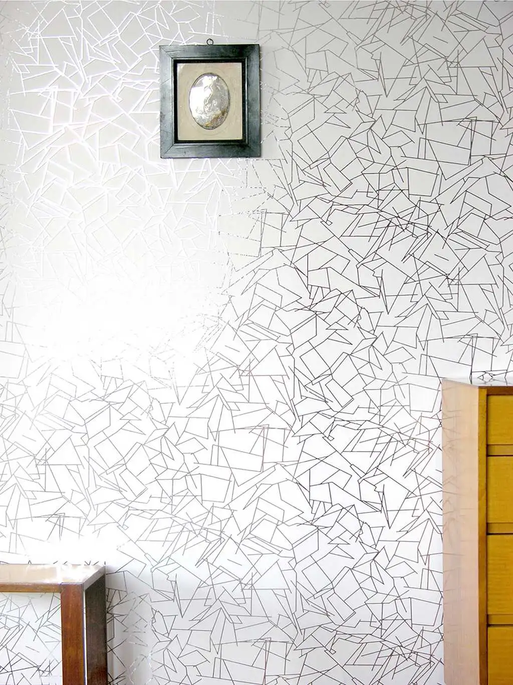 Angles, col. 01 - Ornamente Tapeten - Silber - Weiß - Erica Wakerly