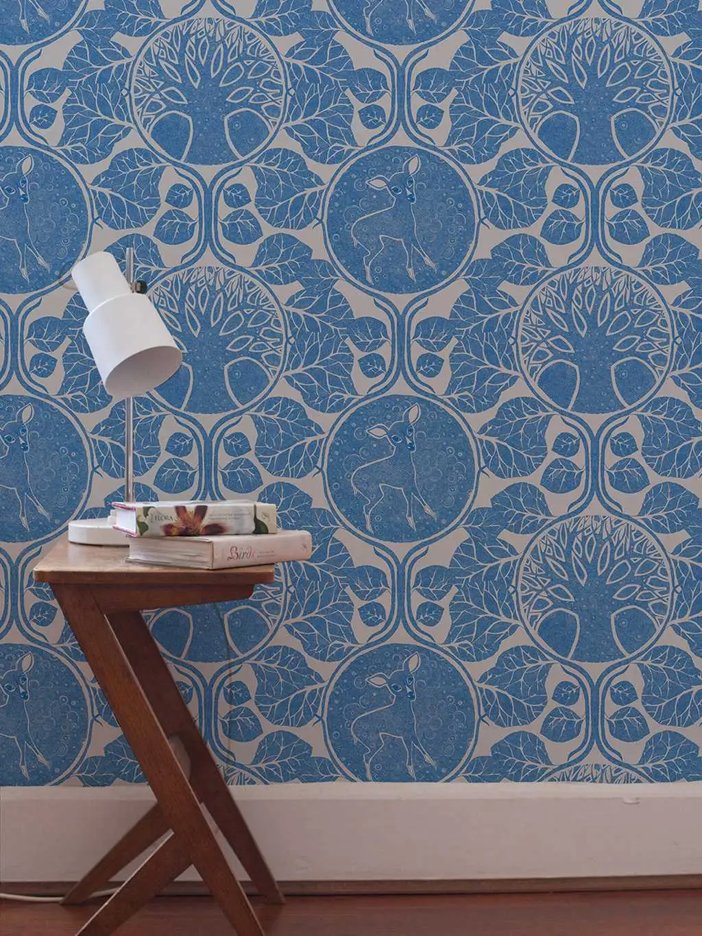 Woodland Story, porcelaine blue - Bäume - Tier Tapeten - Blau - Grau - Camilla Meijer